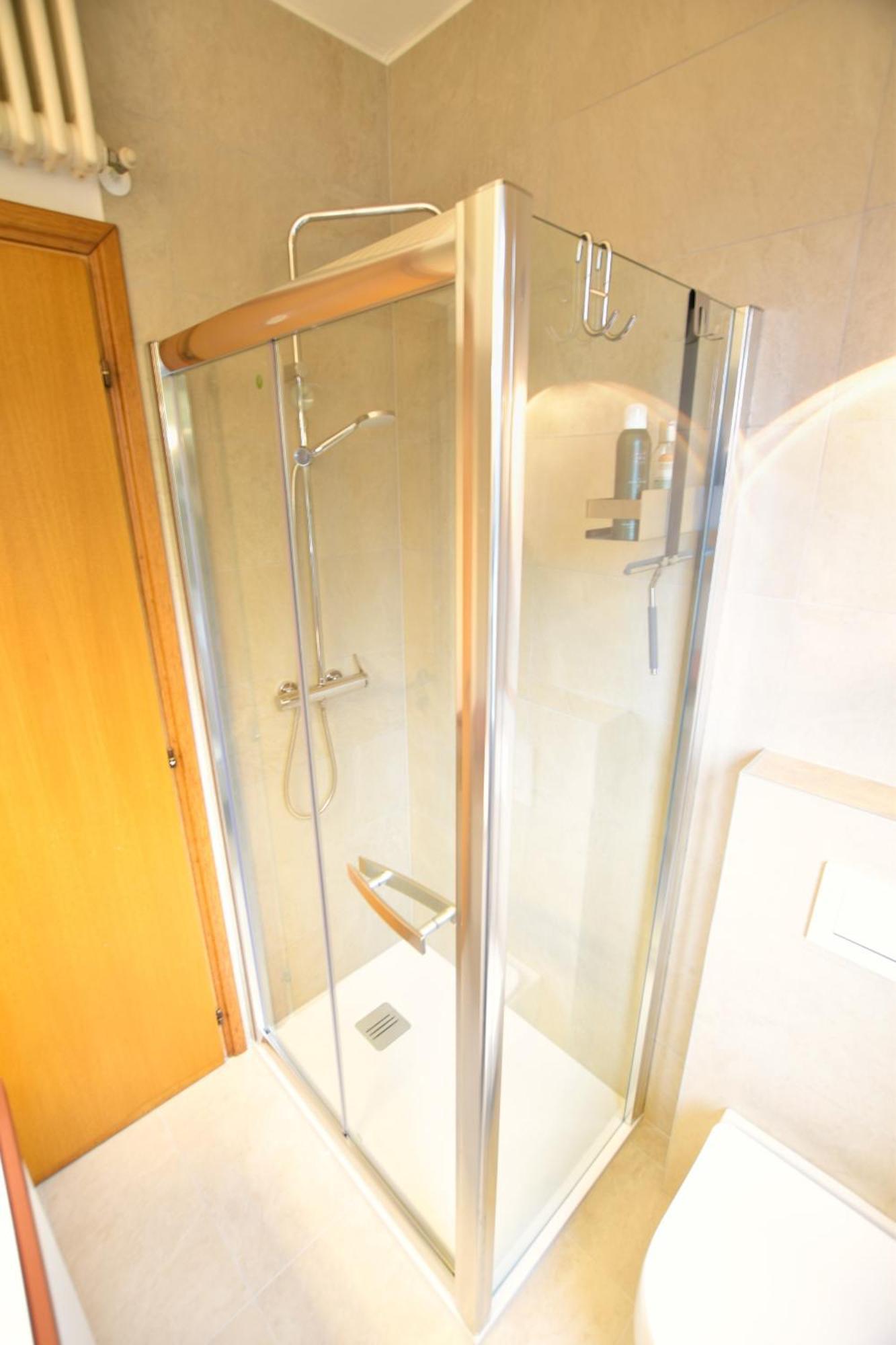 2-Bedroom Lakeview Apartment Bella Gaeta San Siro  Zewnętrze zdjęcie